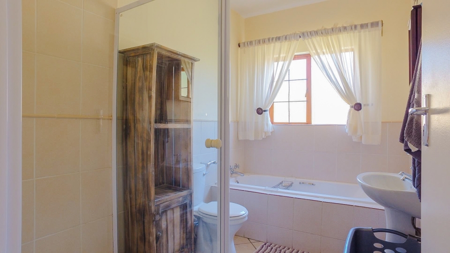 To Let 3 Bedroom Property for Rent in The Coves North West